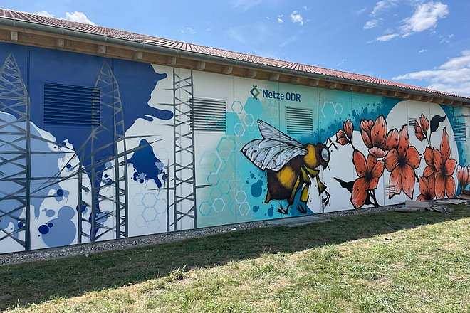 Bemalte Wand des Umspannerks
